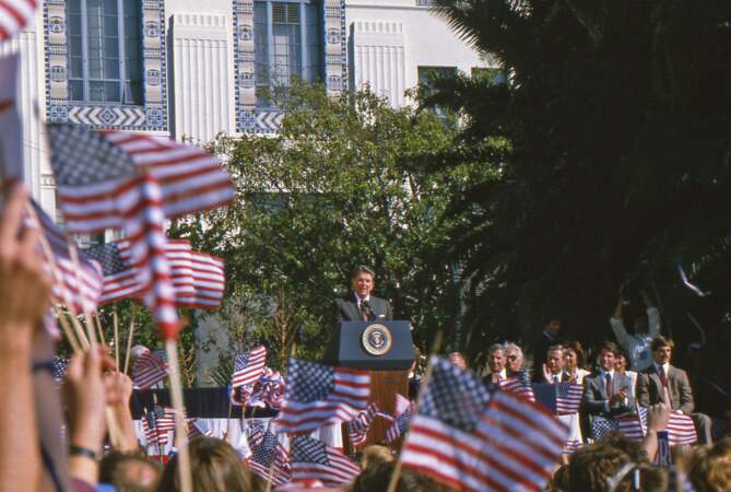 Tu peux te souvenir de la réélection de Ronald Reagan... en 1984.