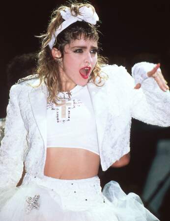 Look Madonna : la veste à épaulettes