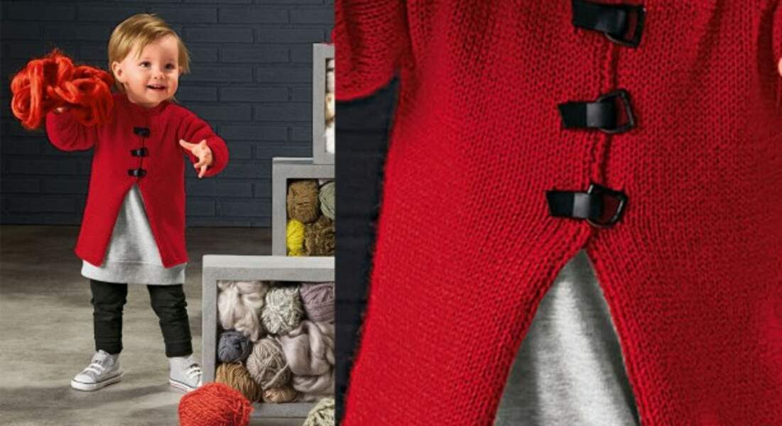 Le manteau rouge layette au tricot et crochet