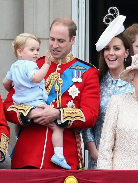 Prince George assiste à un défilé militaire, juste avant ses 2 ans (juin 2015)