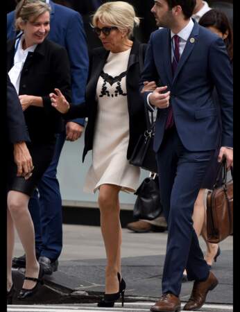 Brigitte Macron : robe à dentelle