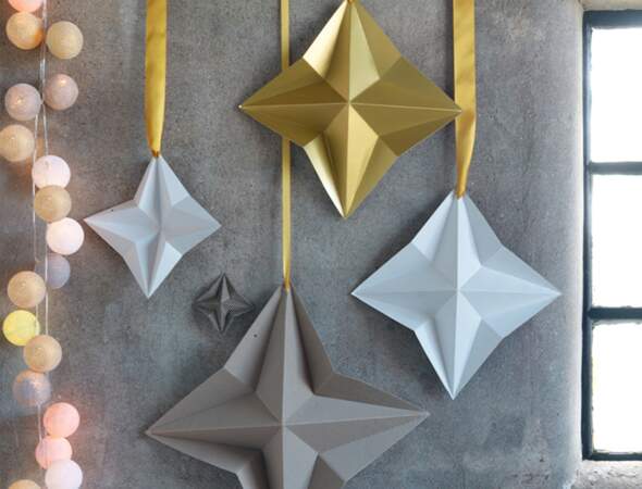 Une décoration de Noël géometrique chic avec... une étoile en origami avec une seule feuille