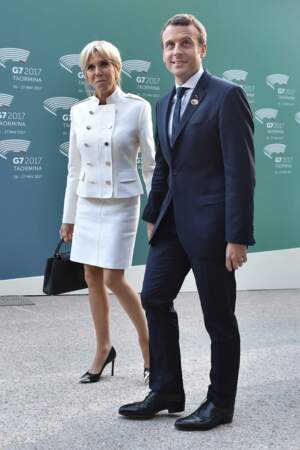 Brigitte Macron en ensemble blanc