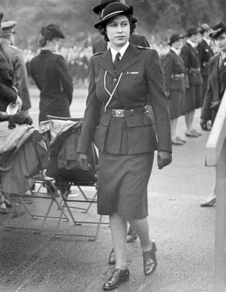 La future reine Elizabeth II d'Angleterre lors du "Sea Rangers Rally", à Hyde Park, à Londres, en mai 1946.