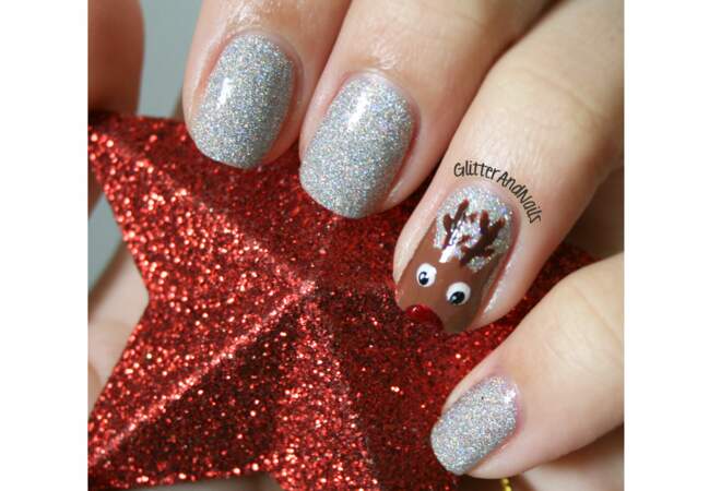 Le plus mignon : nail art Rudolphe par Glitter & Nails