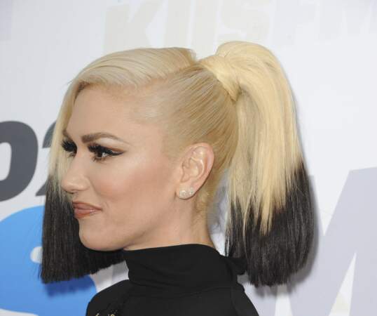 ...ou Gwen Stefani en blonde et noire moitié lâchée, moitié queue de de cheval, son coeur balance.