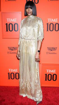 Naomi Campbell, toujours au top à 48 ans dans un look bling bling