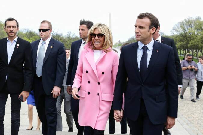Emmanuel et Brigitte Macron en visite aux Etats-Unis, le 23 avril, avec leurs gardes du corps