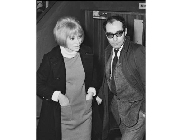 1967 : Mireille Darc a 29 ans et elle assiste à l'avant-première du film "Week-end" avec Jean-Luc Godard