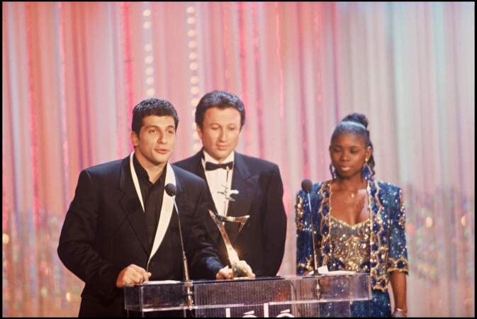 Nagui en 1993 avec Michel Drucker et Surya Bonaly lors de la cérémonie des 7 d'Or...