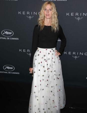  Sandrine Kiberlain en jupe longue 