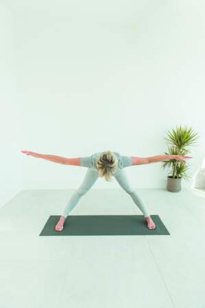 Yoga facile : la posture du triangle (suite)