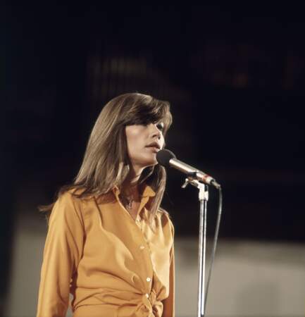 Françoise Hardy sur scène en Allemagne en 1973.