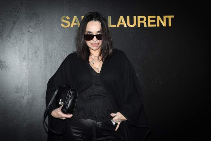 Béatrice Dalle au défilé Yves Saint-Laurent lors de la Fahion Week à Paris en septembre 2018.