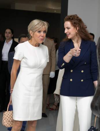 Brigitte Macron, chic en robe blanche