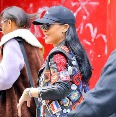 Rihanna a osé les reflets gris pour sa chevelure de jais