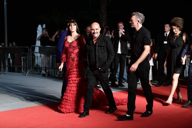 Monica Bellucci à Venise : elle ose la transparence et dévoile ses dessous sexy !