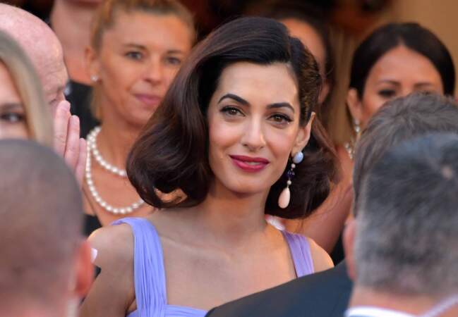 Resplendissante, Amal Clooney a encore, malgré elle, volé la vedette à son époux.