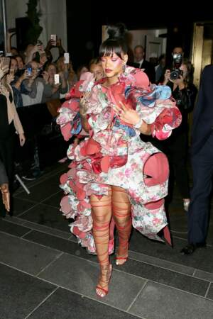 Fashion Police : Rihanna en robe tapisserie venue d'une autre planète 