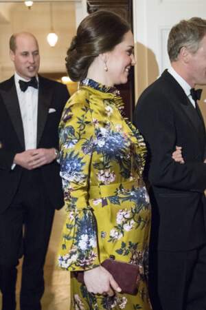 Une robe fleurie surprenante à Stockholm pour le 3ème bébé
