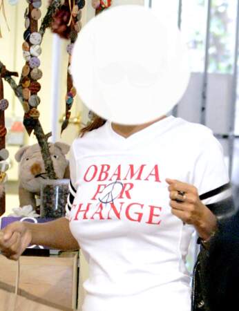 Qui affiche fièrement sur son t-shirt son soutien à Obama ?