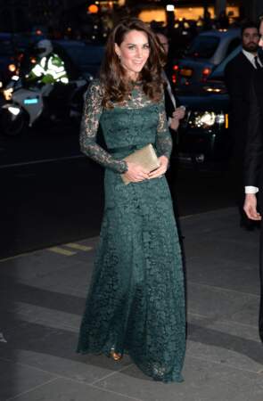 Et la robe verte de princesse semble être une passion pour Kate qui a même fait dans la dentelle 3 ans plus tard