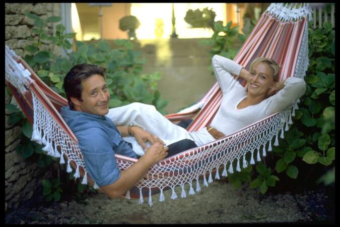 Patrick Sabatier et sa femme Isabelle chez eux en Provence en 1994.