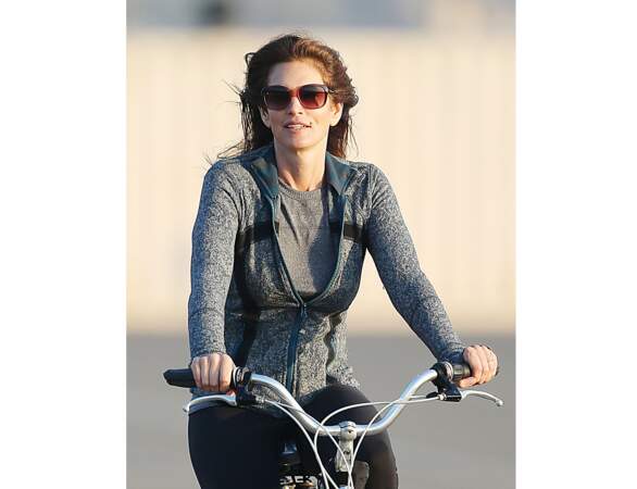 En 2013, elle et sa fille font du vélo à Malibu 