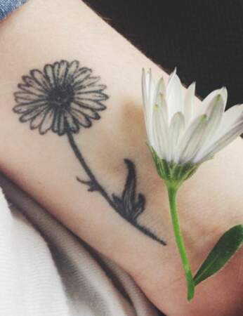 Un tatouage fleur 