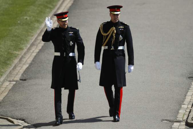 Le Prince Harry et son frère, le prince William arrivent à la chapelle St-George