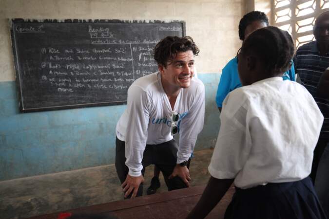...l'acteur Orlando Bloom en visite au Liberia au moment du virus Ebola...