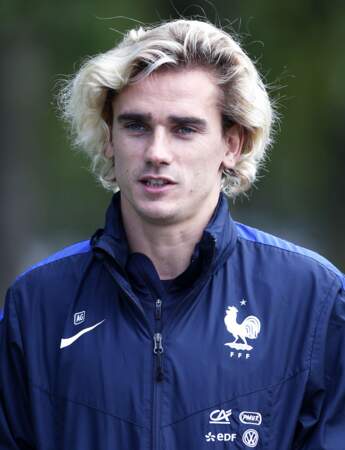 Antoine Griezmann avec les cheveux blonds 