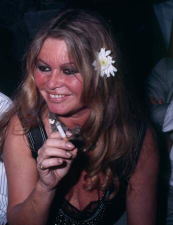 Les années passent et Brigitte Bardot continue de rayonner, comme ici pour ses 50 ans dans un bar New-yorkais 