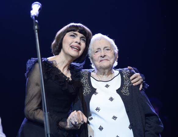 En 2014, lors des 50 ans de carrière de la chanteuse, Mireille Mathieu et sa maman, sa plus grande fan 