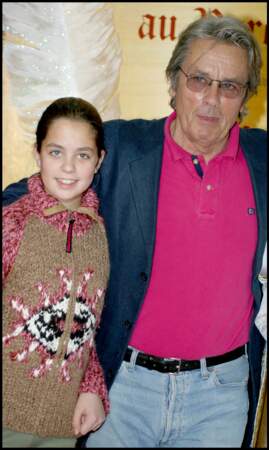 Alain Delon et sa fille Anouchka à Disneyland Paris en 2003