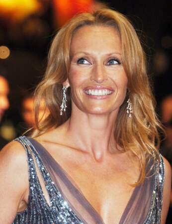 Pour la montée des marches à Cannes, en 2006, elle rayonne avec un make-up glamour