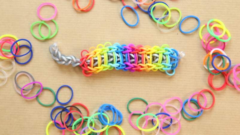 Bracelet élastique Rainbow Loom : l’échelle arc-en-ciel