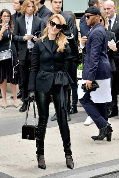 Céline Dion en total look noir