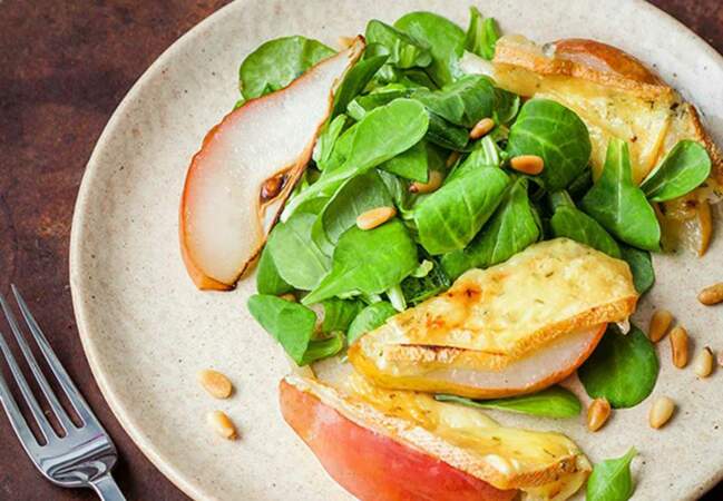 Salade de poires à la raclette Ail & Fines Herbes RichesMonts