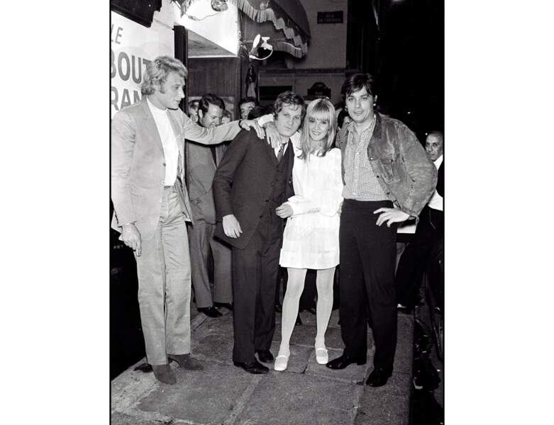 Le voici auprès de Johnny Hallyday, Jean-Jacques Debout et Sylvie Vartan en 1968