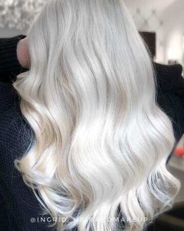 Une coloration silver hair réalisée par le Magna Hair Studio de Vancouver