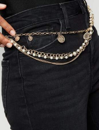 Incontournable de la maison Chanel : la ceinture à chaînes
