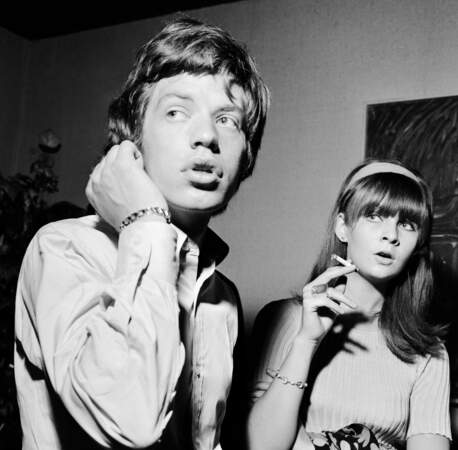 Mick Jagger et Chrissie Shrimpton au mariage de David Bailey et de Catherine Deneuve le 18 août 1965.