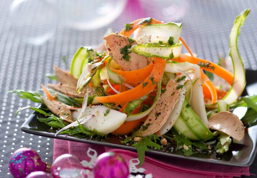 Salade au foie gras, poire et noisettes