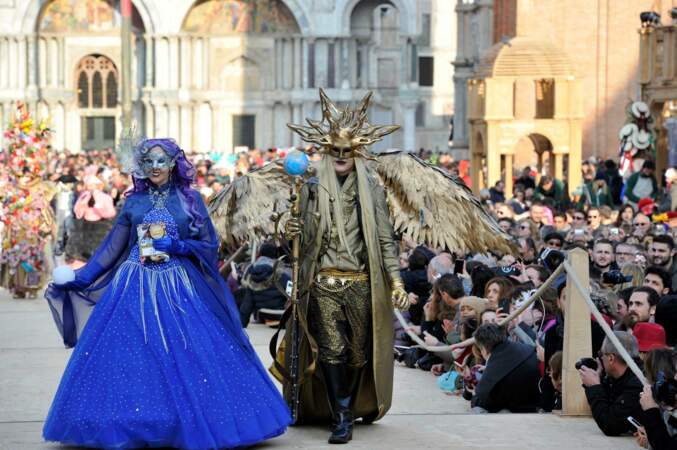 Le carnaval de Venise, avec ses masques et déguisements de la Renaissance.