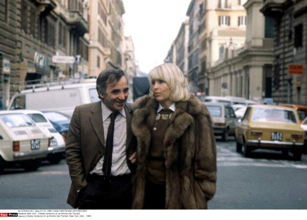 Charles Aznavour et sa femme Ulla Thorsell, à New York, en janvier 1980.