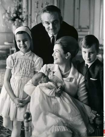 Grace Kelly, le prince Rainier III et leurs enfants 