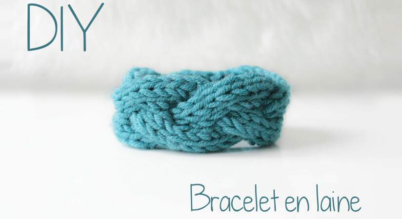 Je tricote un bracelet en laine