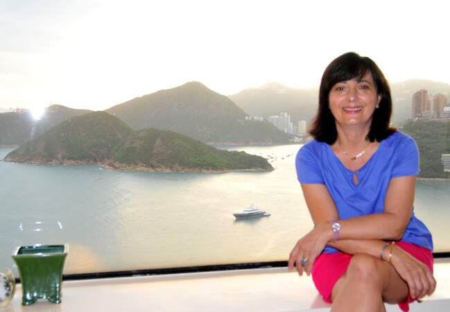 Catherine, 56 ans, vit à Hong Kong depuis 9 ans. Elle a monté son entreprise de services