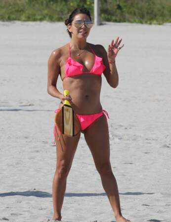 Eva Longoria Canon en bikini à 42 ans 